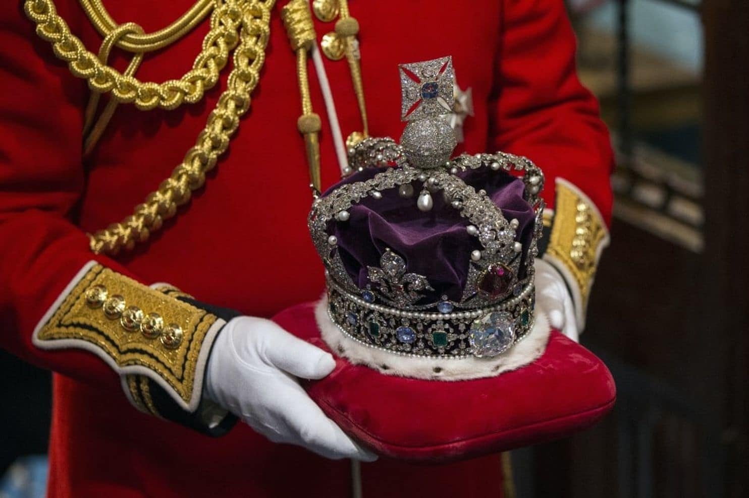 visit the crown jewels london