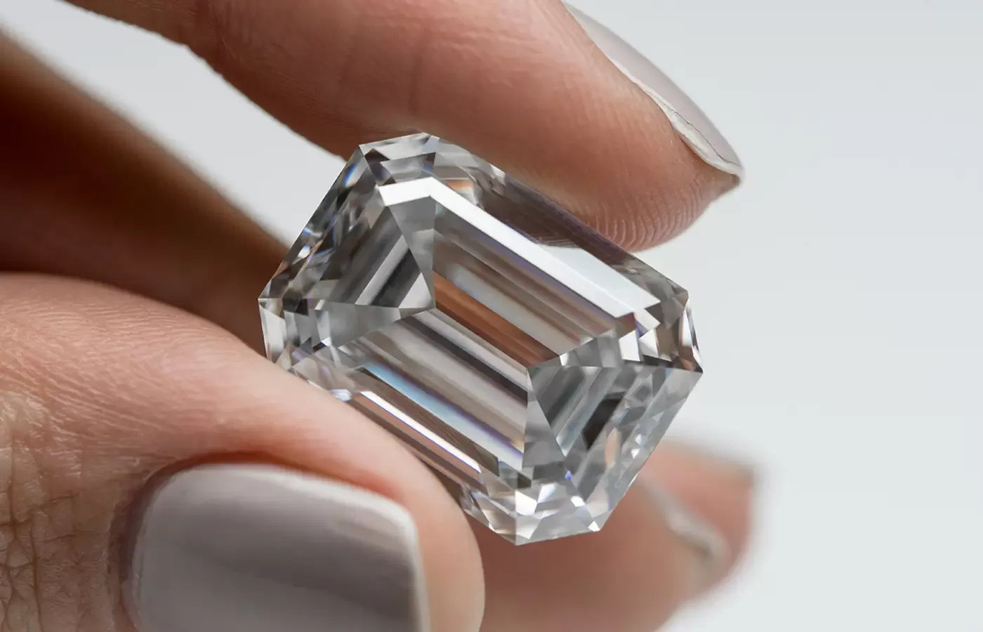 De Beers Seeks A Return to the U.S., Moves Diamond Operations