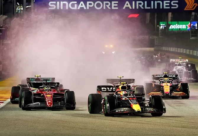 F1 racing cars rcing on the track at Singapore, Grand Prix