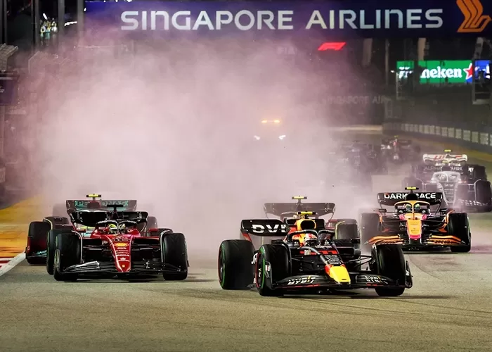 F1 racing cars rcing on the track at Singapore, Grand Prix