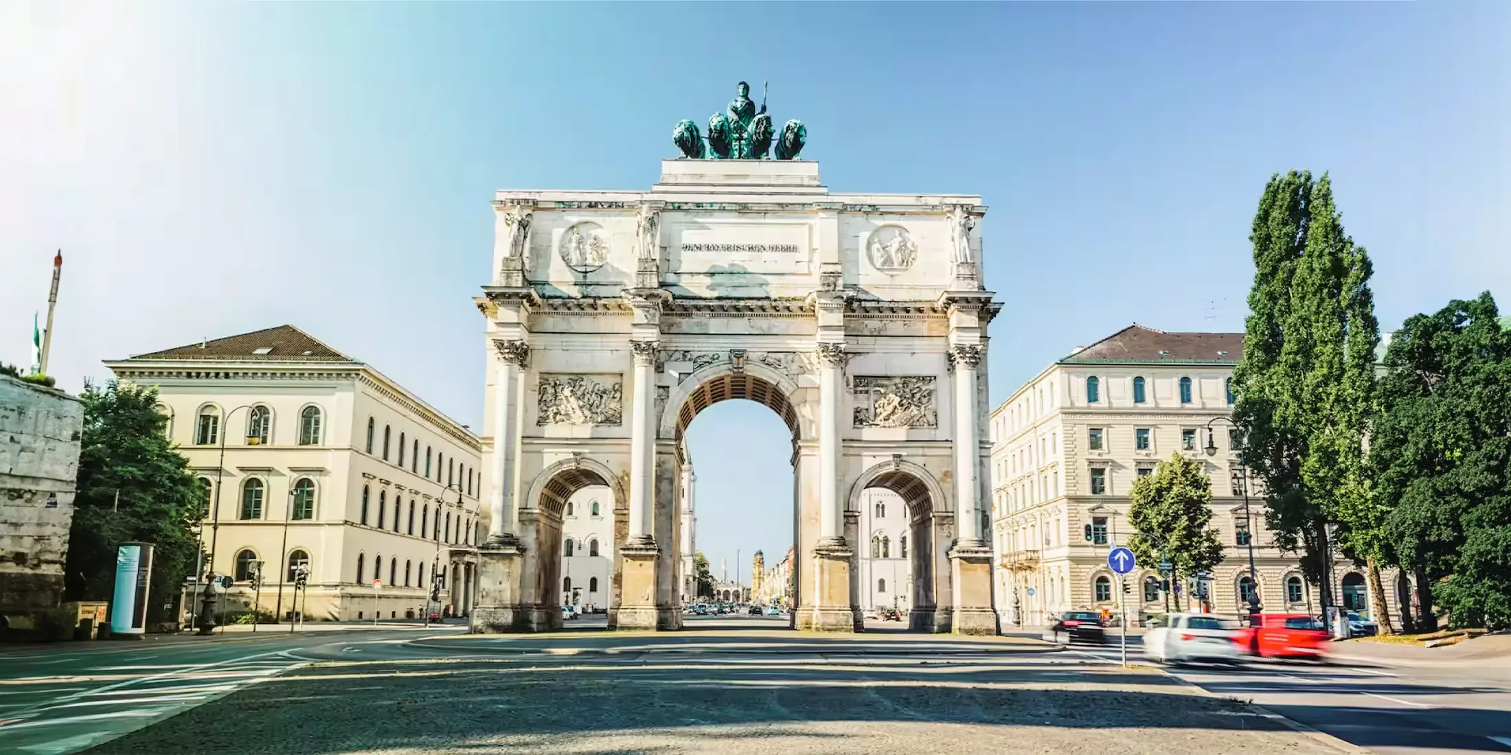 Siegestor in Munich, a historic triumphal arch symbolizing peace, beautifully framed by the city’s classical architecture.