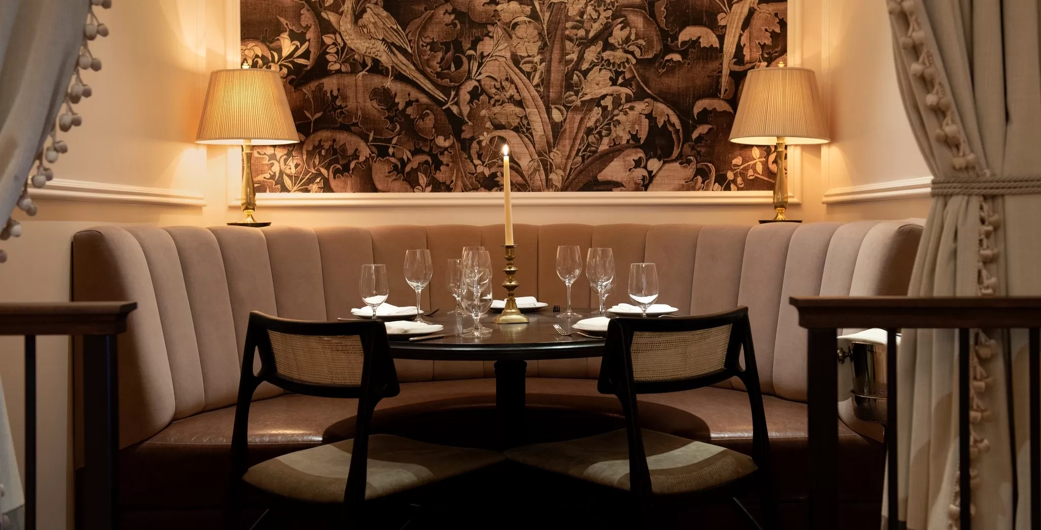 The 9 Most Romantic Restaurant Booths In New York City Quintessentially image