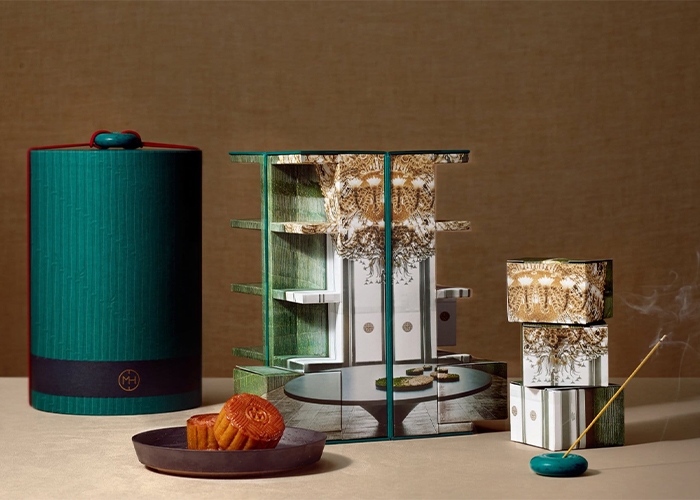 The Ritz-Carlton on X: Mooncakes are often eaten during the Mid-Autumn  Festival. The baked goodies' round shape symbolizes family togetherness,  reunion, and prosperity. This year, our mooncakes will be presented in a