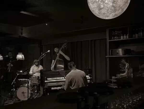 Dinner party: London restaurants with live entertainment