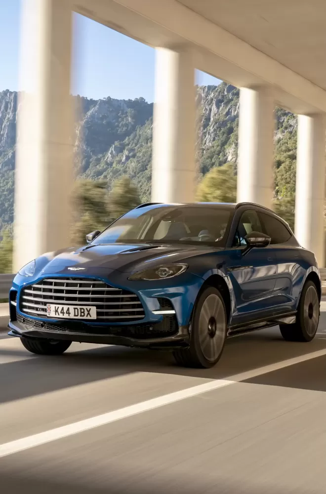 Aston Martin DBX707