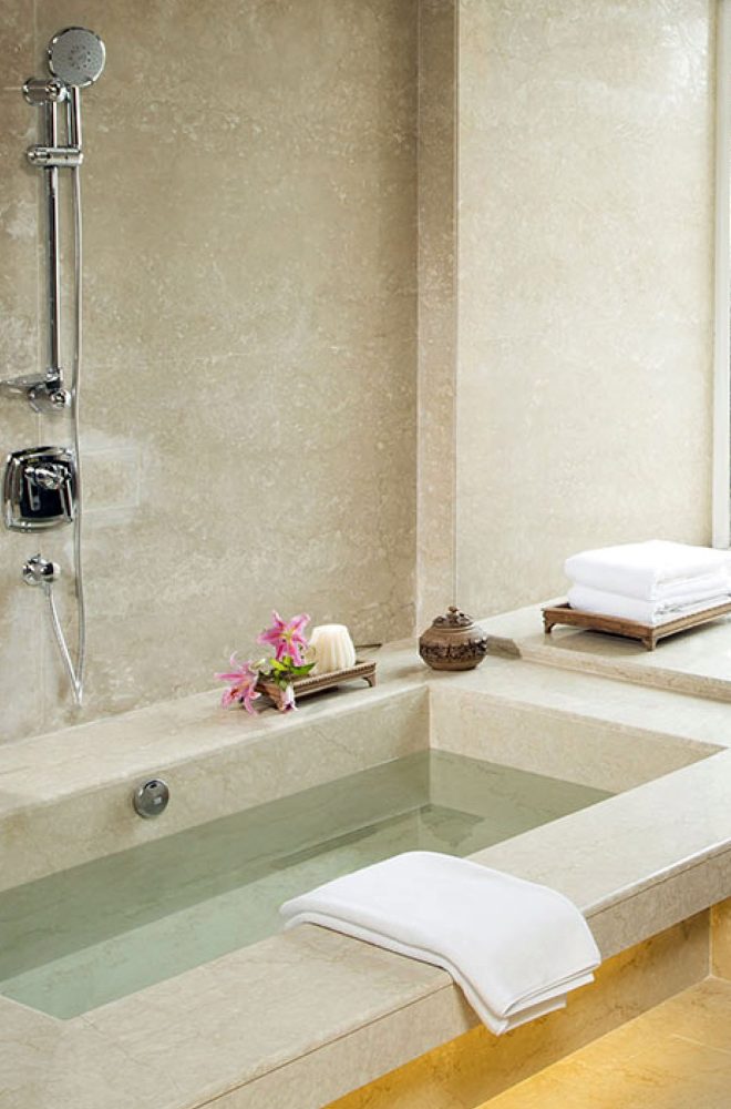 Bathtub at The Khyber Himalayan Resort & Spa, Gulmarg