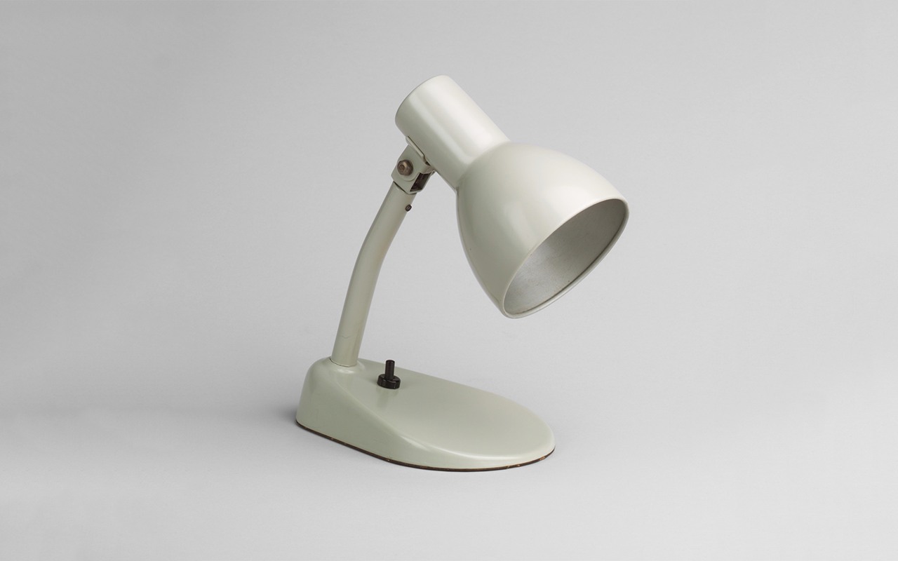 Kandem table lamp by Marianne Brandt Image from MOMA c