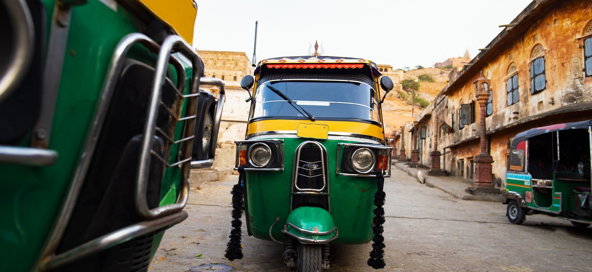 Read Tuck Tuck Green Yellow Mumbai India